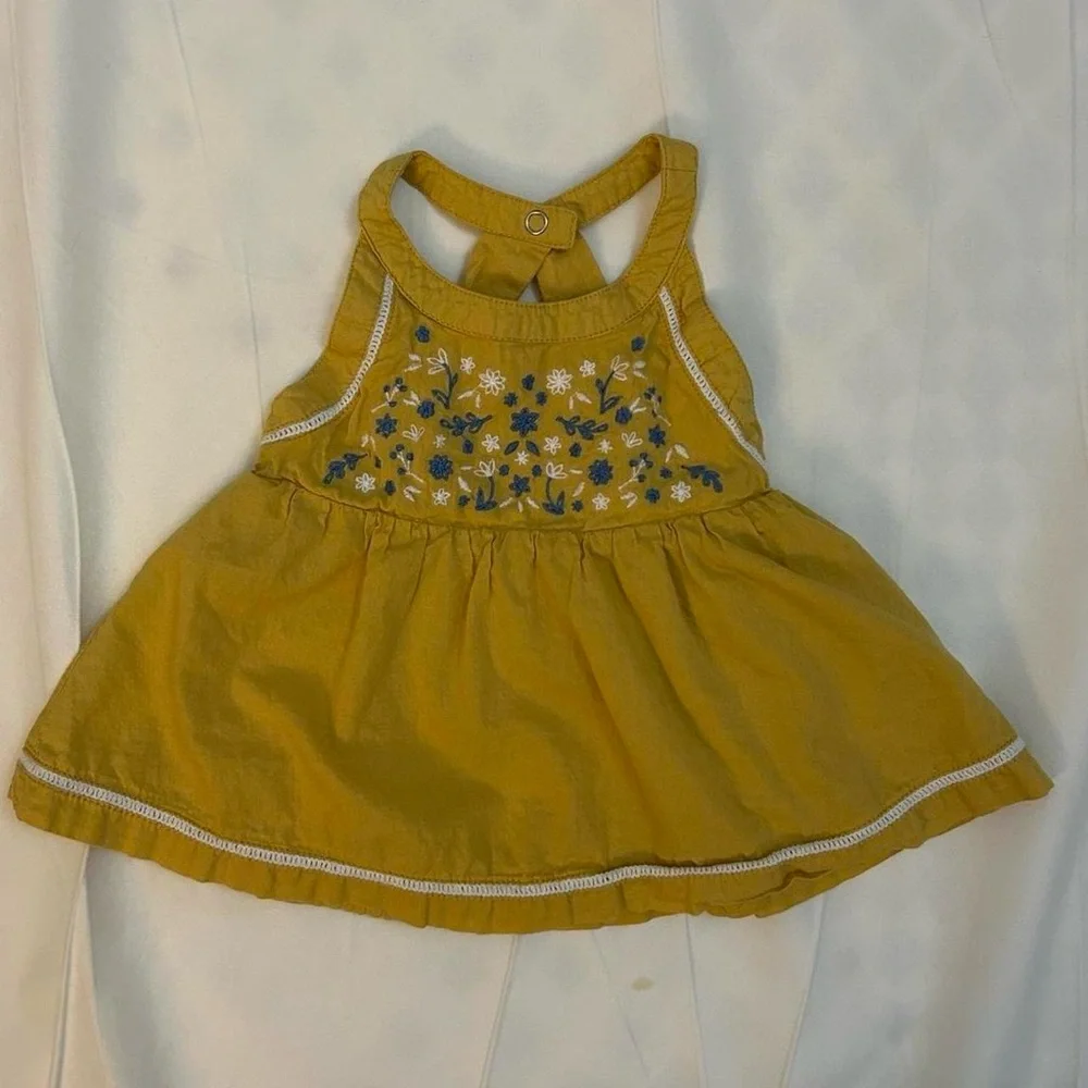 Bundle of 2 Baby Girl Items Size 6-9 Months